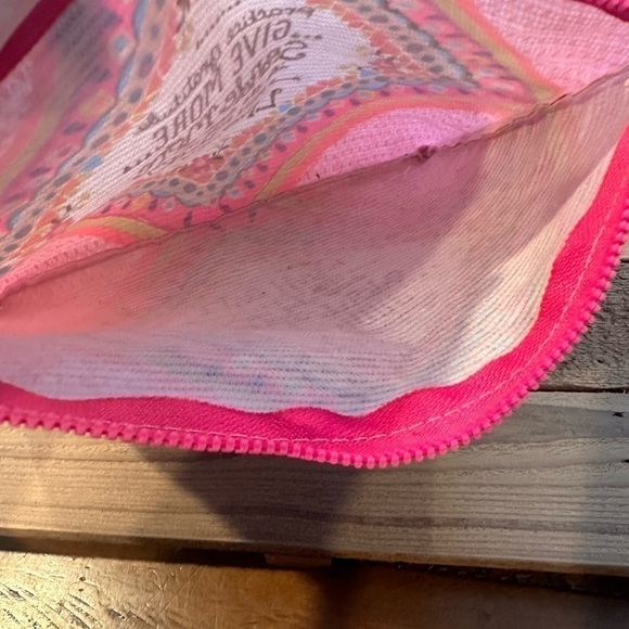 Zippered Pouch with gratitude quote. Made from 80% recycled bottles. - Picture 5 of 6